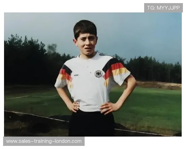 莱万佩戴面具训练备战毕包之战